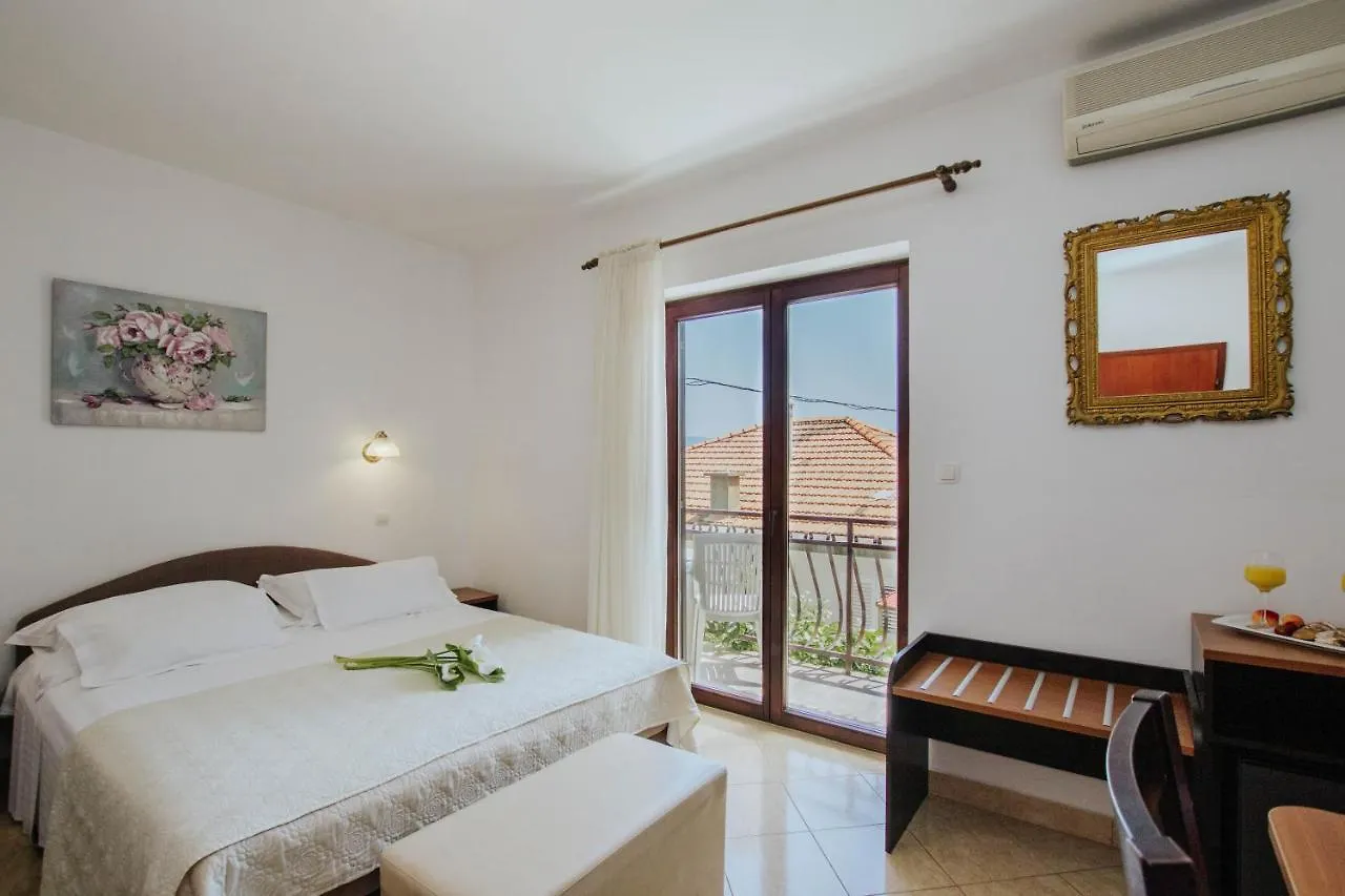 Hotel Vila Tina Arbanija