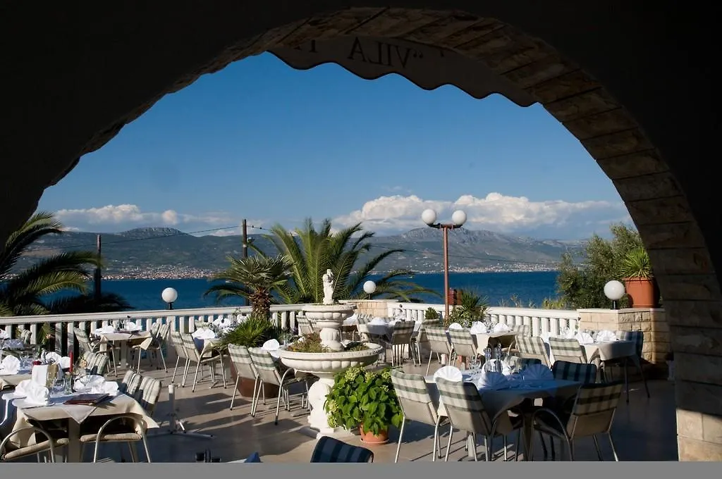 Hotel Vila Tina Arbanija