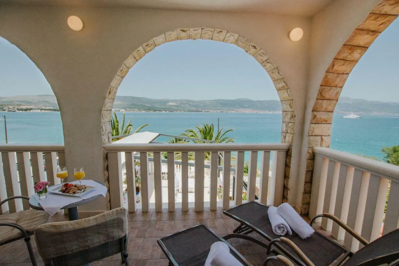 Hotel Vila Tina Arbanija