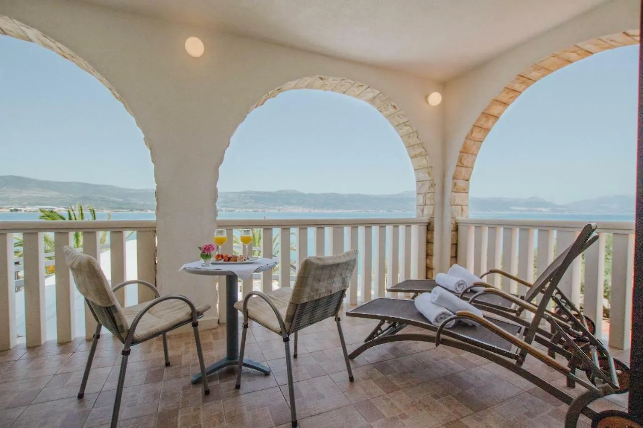 Hotel Vila Tina Arbanija