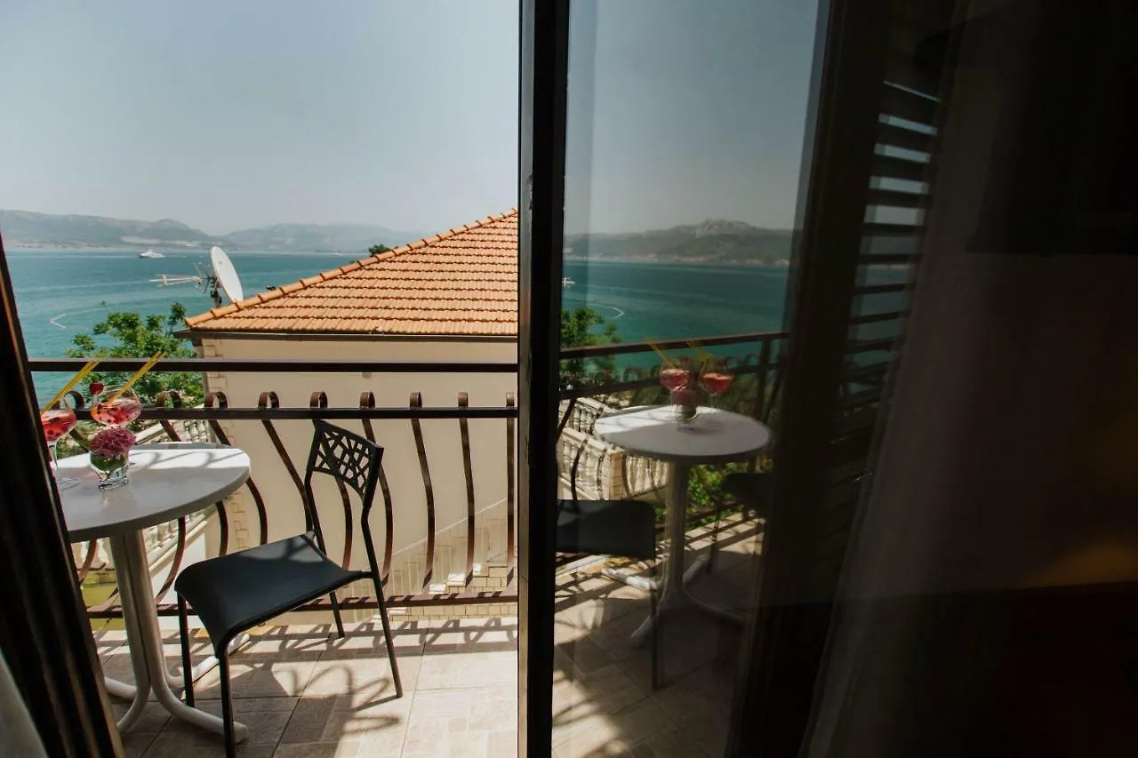 Hotel Vila Tina Arbanija Kroatien