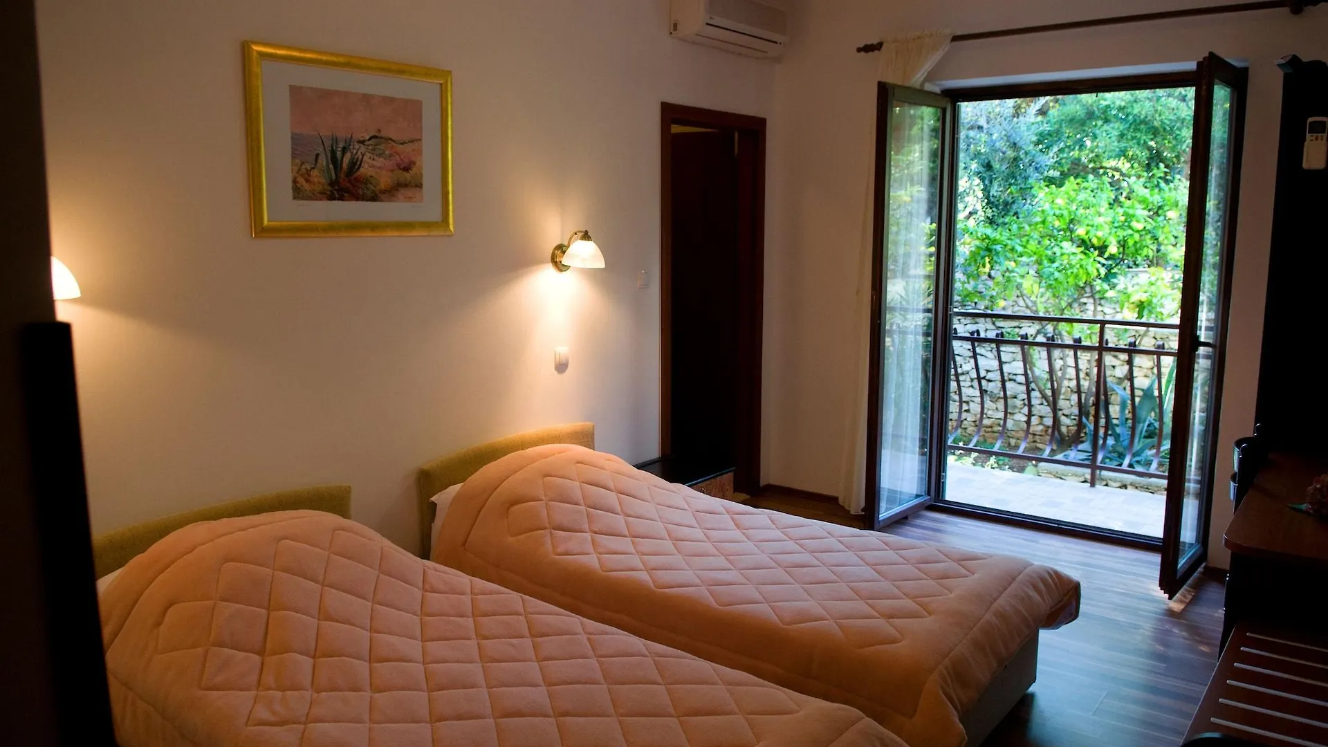 Hotel Vila Tina 3*, Arbanija
